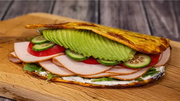 Proteinowy wrap z serka wiejskiego