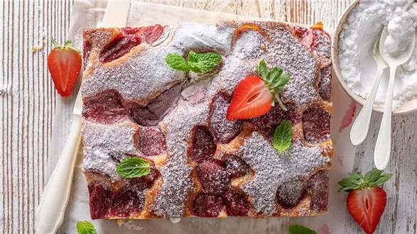 Biszkopt z truskawkami