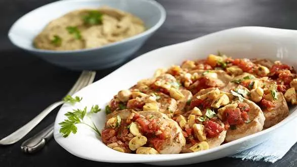 Schab z sosem pomidorowo-ziołowym i purée borowikowo-ziemniaczanym