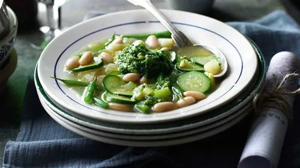 Zupa jarzynowa z pastą ziołową