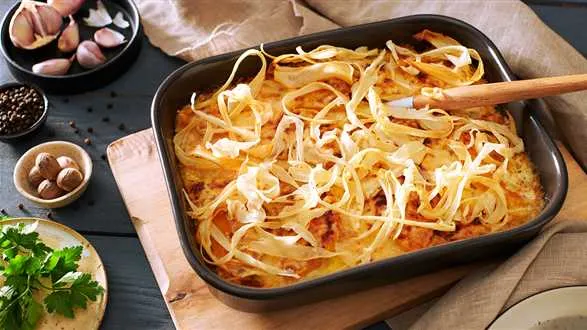 Zapiekanka z dyni z chipsami z pietruszki