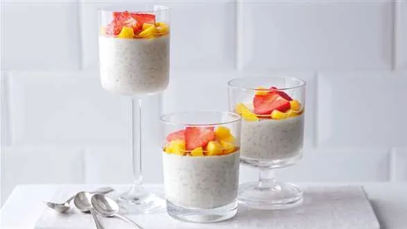 Pudding ryżowy z kardamonem i sałatką z mango