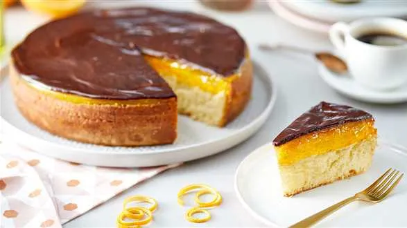 Biszkopt z galaretką pomarańczową