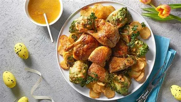 Kaczka w sosie pomarańczowym z zapiekaną sałatą rzymską z serem