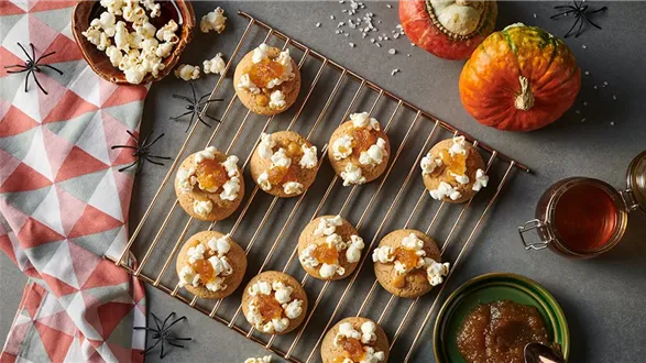 Cookies z karmelizowanymi jabłkami, kajmakiem i popcornem