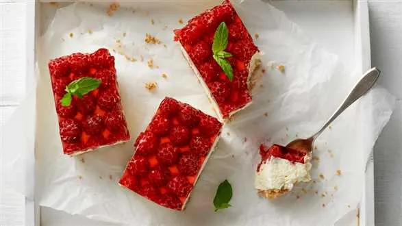 Sernik z malinami na serku mascarpone