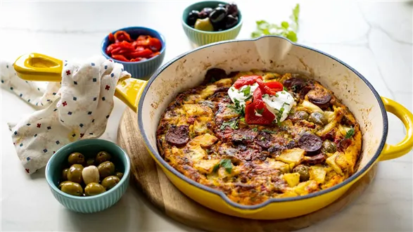 Tortilla de patatas z chorizo i papryką piquillo