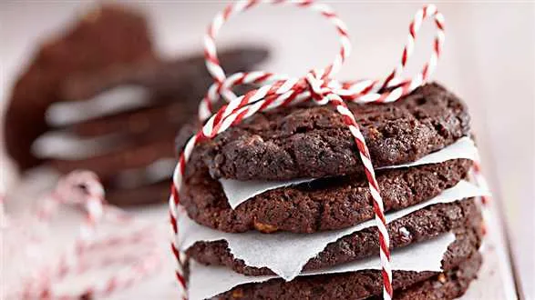 Ciastka czekoladowe z żurawiną i orzechami włoskimi