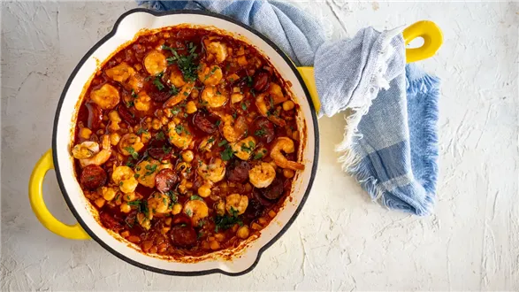 Gulasz z chorizo i krewetkami 
