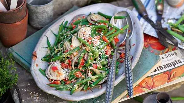 Kokosowa sałatka z fasolką szparagową