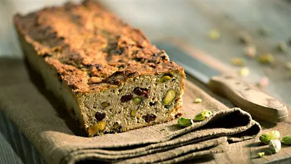 Świąteczny pasztet z pistacjami i żurawiną