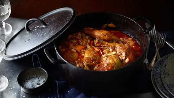 Cassoulet z udkami kurczaka i boczkiem