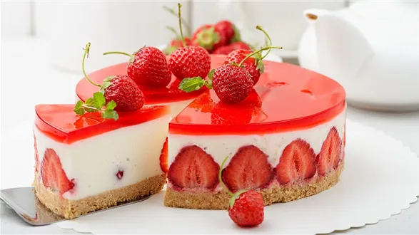 Sernik na zimno z truskawkami