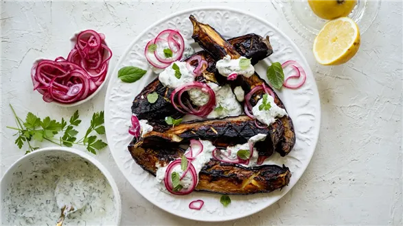 Pieczony bakłażan w glazurze miso