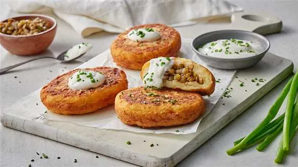 Soczewiaki z pieczarkami i kwaśną śmietaną