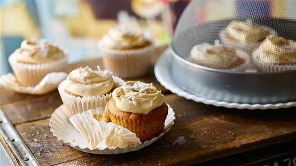 Babeczki marchewkowe z kremem lawendowym