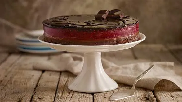 Czekoladowy torcik z malinami