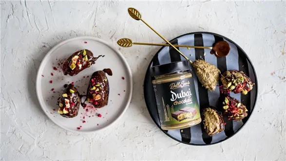 Daktyle faszerowane kremem dubajskim