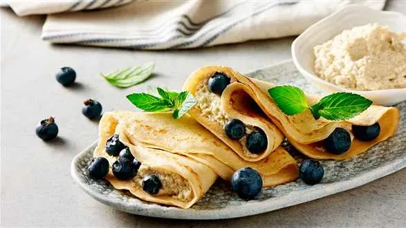 Wegańskie naleśniki bez jajek z borówkami 