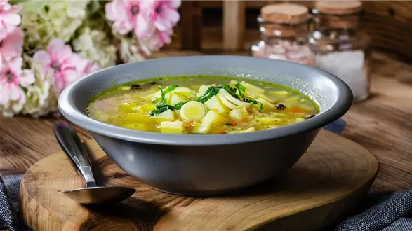 Zupa porowa z mięsem mielonym