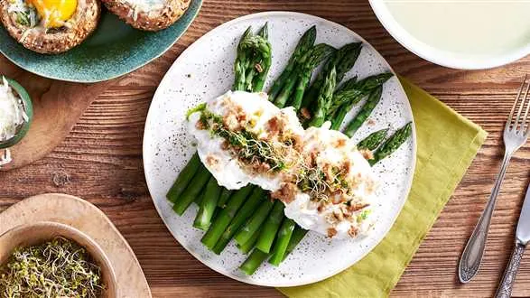 Zielone szparagi z burratą