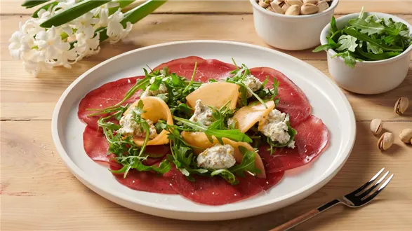 Bresaola z rukolą i ricottą