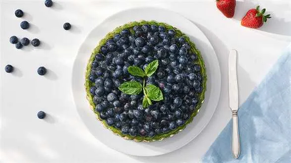 Tarta szpinakowo-borówkowa