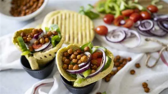 Wegański gyros z ciecierzycy w picie 