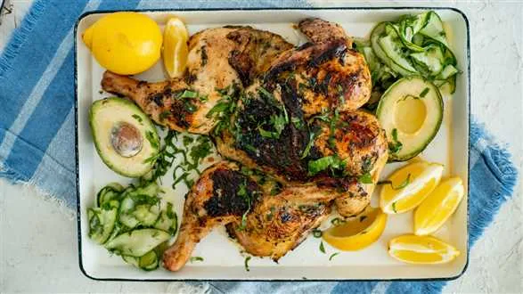 Grillowany kurczak z masłem limonkowo-ziołowym