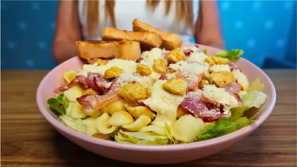 Makaronowa sałatka à la Cezar