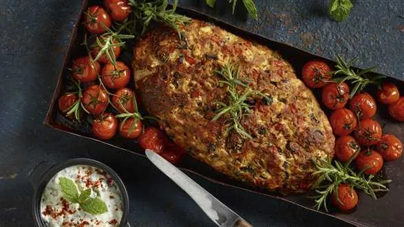 Chlebek mięsny po grecku z tzatziki