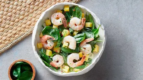 Krewetki z ananasem podawane na zimno 