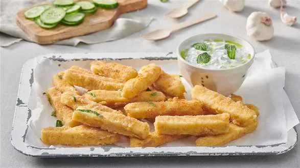 Frytki z halloumi z sosem tzatziki 