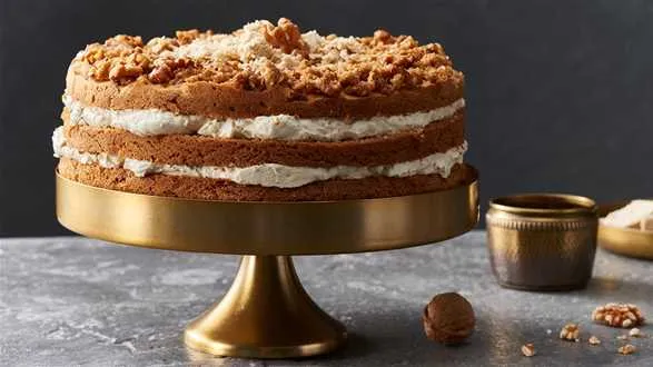 Tort chałwowo-orzechowy