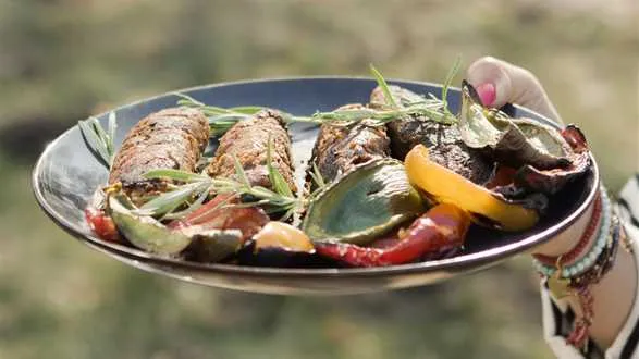 Wegańska kiełbasa z grilla