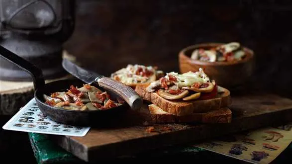 Szybkie tosty z grzybami