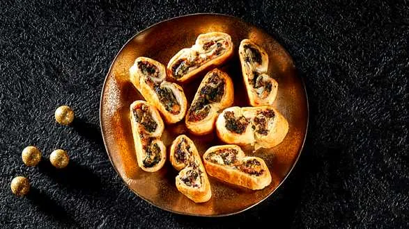 Palmiery z ciasta francuskiego ze szpinakiem