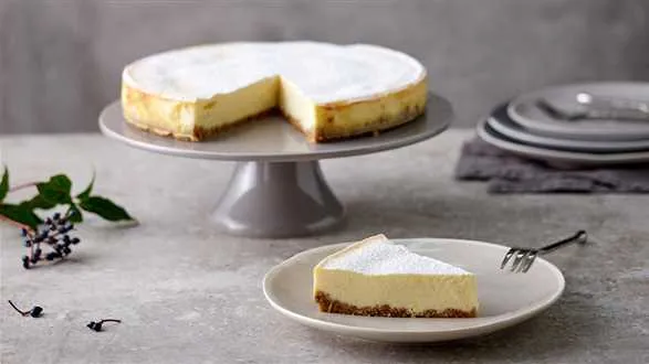 Sernik nowojorski z orzechami pekan