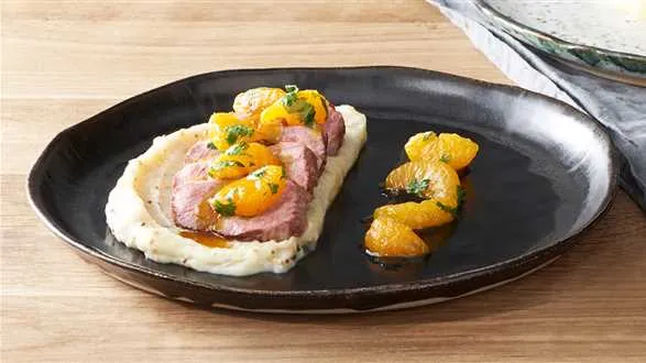 Pierś kaczki z purée pietruszkowym i salsą mandarynkową