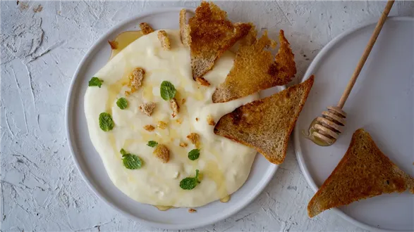 Ubijany ser brie z grzankami