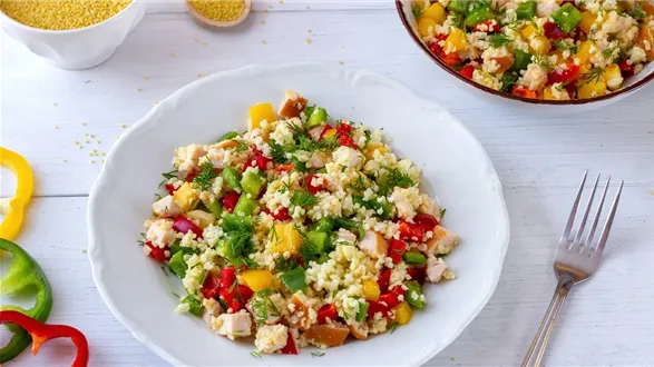 Sałatka z wędzonym kurczakiem