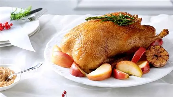 Kaczka z jabłkami w sosie 