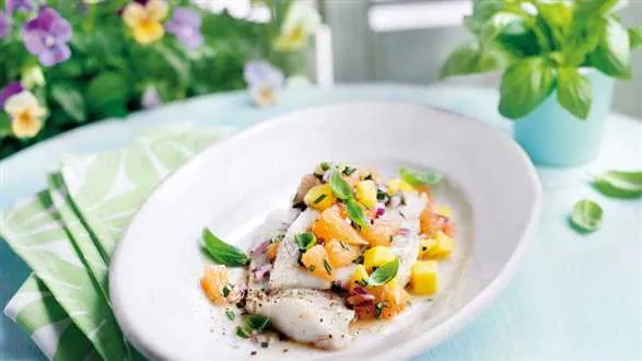 Ryba z salsą brzoskwiniową