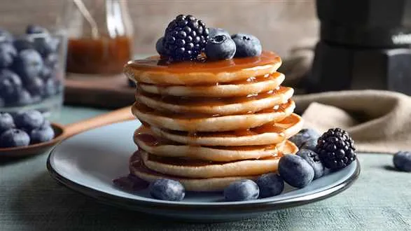 Miodowe pancakes z owocami