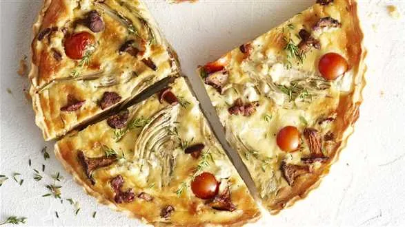 Tarta z fenkułem, kurkami i pomidorami