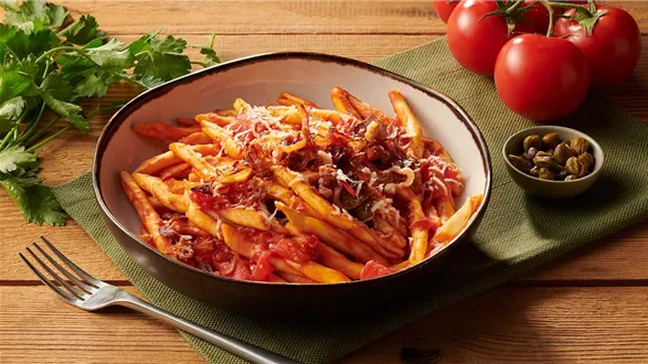 Makaron z sosem amatriciana i guanciale