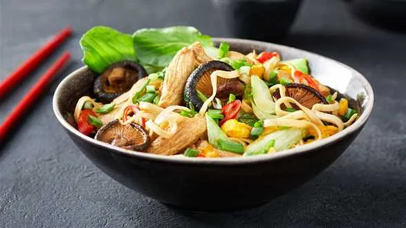 Makaron w sosie sojowym