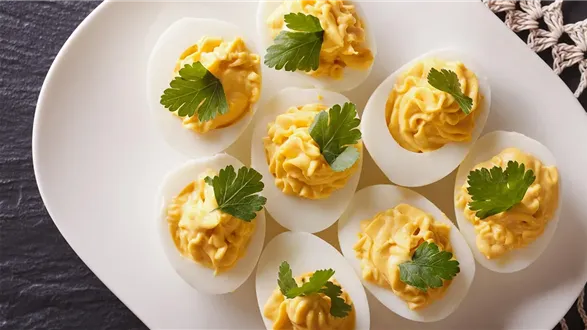 Jajka faszerowane cukinią i żółtym serem