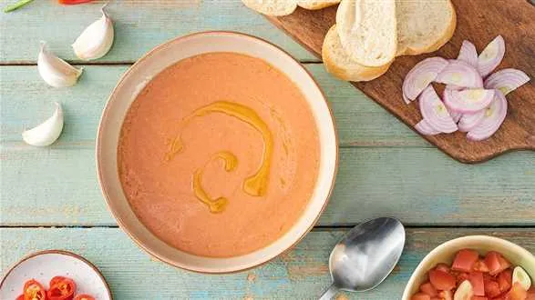 Gazpacho z pomidorów malinowych