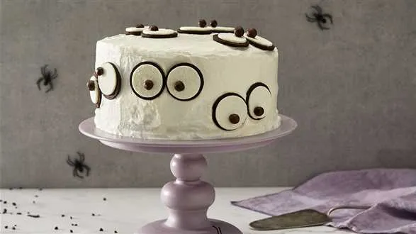 Halloweenowe ciasto z niespodzianką